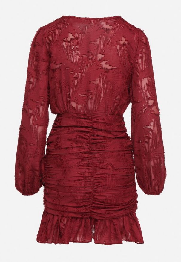 Born2be - Bordowa Kopertowa Sukienka Koronkowa z Bufiastymi Rękawami Falbankami i Marszczeniem Demeriana. Typ kołnierza: kołnierz z falbankami. Kolor: czerwony. Materiał: koronka. Długość rękawa: krótki rękaw. Typ sukienki: kopertowe