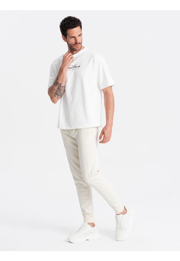 Ombre Clothing - Bawełniane męskie dresowe spodnie joggery BASIC – kremowe V5 OM-PABS-0174 - XXL. Okazja: na co dzień. Kolor: kremowy. Materiał: dresówka, bawełna. Wzór: aplikacja. Styl: sportowy, elegancki, casual