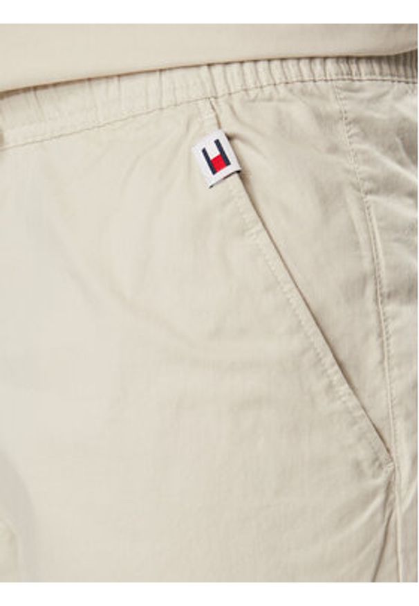 Tommy Jeans Joggery Austin DM0DM19457 Beżowy Regular Fit. Kolor: beżowy. Materiał: bawełna