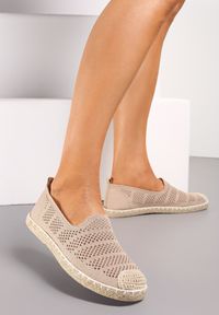 Born2be - Ciemnobeżowe Espadryle z Plecionką i Ażurowym Zdobieniem Lanivesa. Okazja: na co dzień, na spacer. Kolor: beżowy. Materiał: jeans, materiał, len. Szerokość cholewki: normalna. Wzór: ażurowy, aplikacja. Sezon: wiosna, lato. Styl: wakacyjny, casual, klasyczny, elegancki #1