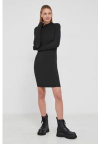 Answear Lab Sukienka kolor czarny mini dopasowana. Kolor: czarny. Materiał: dzianina. Długość rękawa: długi rękaw. Typ sukienki: dopasowane. Styl: wakacyjny. Długość: mini