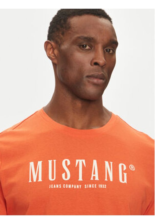 Mustang T-Shirt Austin 1016264 Pomarańczowy Regular Fit. Kolor: pomarańczowy. Materiał: bawełna