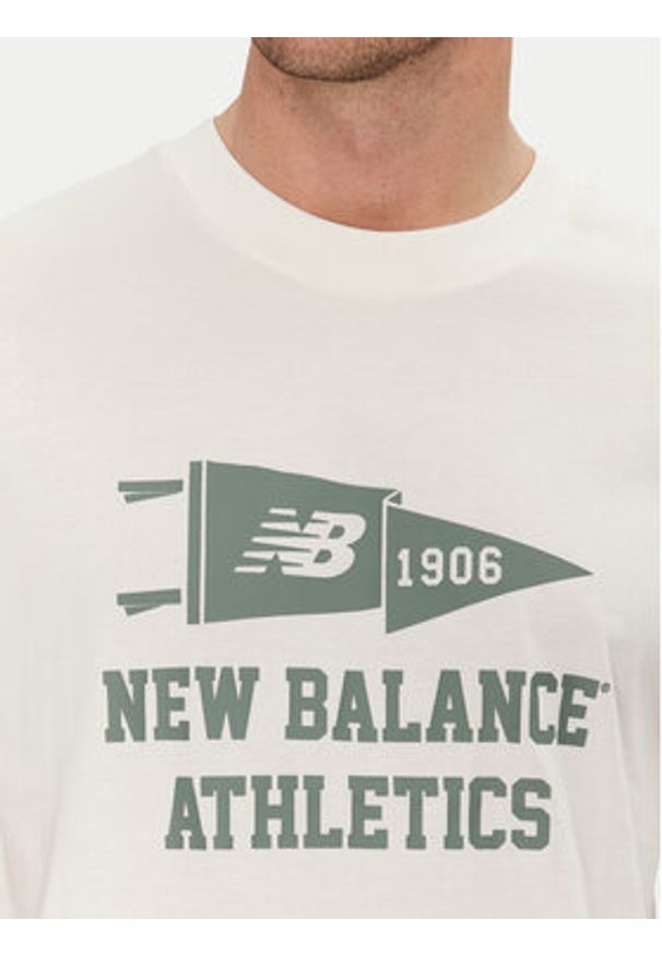 New Balance T-Shirt MT51924 Biały Relaxed Fit. Kolor: biały. Materiał: bawełna