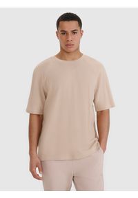 4f - T-shirt oversize z modalem męski - beżowy. Okazja: na co dzień. Kolor: beżowy. Materiał: bawełna, dzianina, materiał. Długość rękawa: krótki rękaw. Długość: krótkie. Styl: sportowy, casual, klasyczny