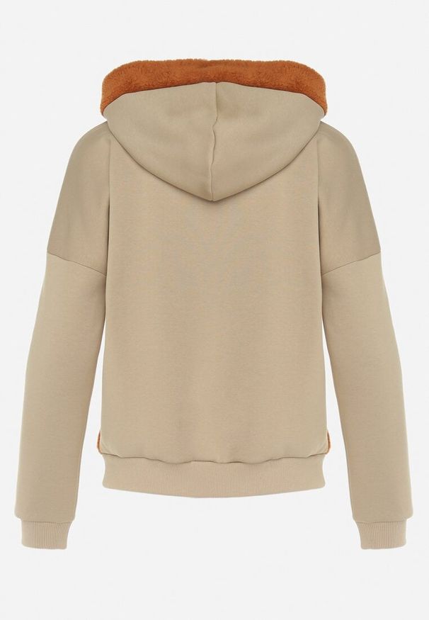 Born2be - Beżowa Bawełniana Bluza z Kapturem z Polarem i Naszywką Misia Hestada. Okazja: na co dzień. Typ kołnierza: kaptur. Kolor: beżowy. Materiał: polar, bawełna. Wzór: aplikacja. Styl: klasyczny, casual