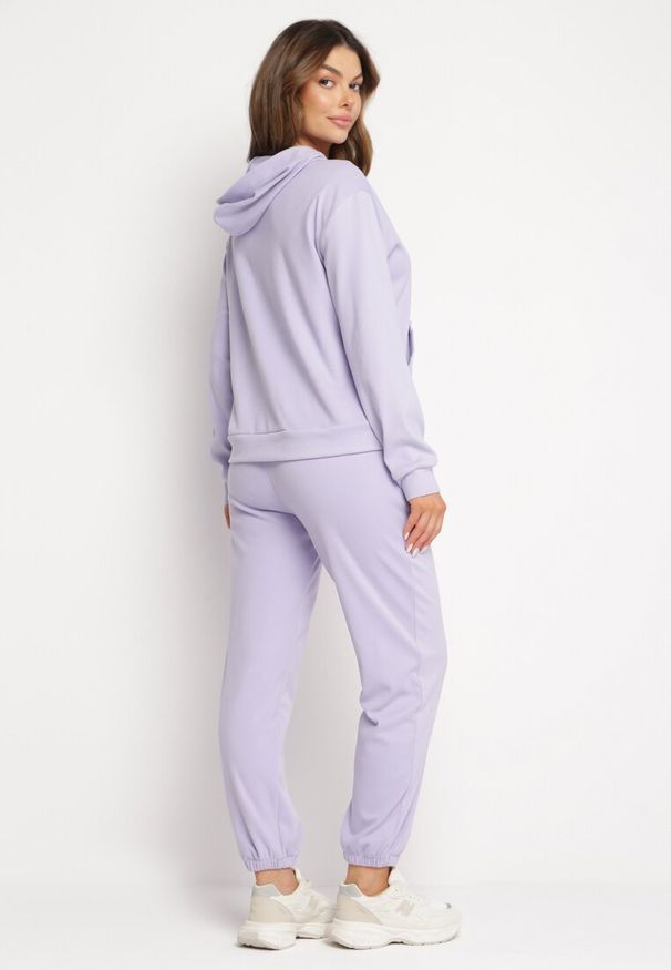 Born2be - Jasnofioletowy 2-częściowy Komplet Dresowy z Bluzą i Spodniami Apidra. Kolor: fioletowy. Materiał: dresówka