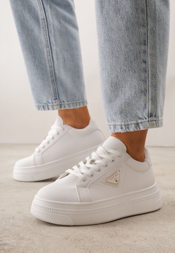 Renee - Białe Chunky Sneakersy VICES na Platformie z Ozdobą w Kształcie Gwiazdki Anatale. Okazja: na co dzień. Kolor: biały. Wzór: aplikacja. Obcas: na platformie