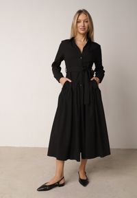 Born2be - Czarna Koszulowa Sukienka z Bawełną i Wiskozą Ozdobiona Paskiem Viviedah. Okazja: na co dzień. Kolor: czarny. Materiał: wiskoza, bawełna. Wzór: aplikacja. Typ sukienki: koszulowe. Styl: casual #3