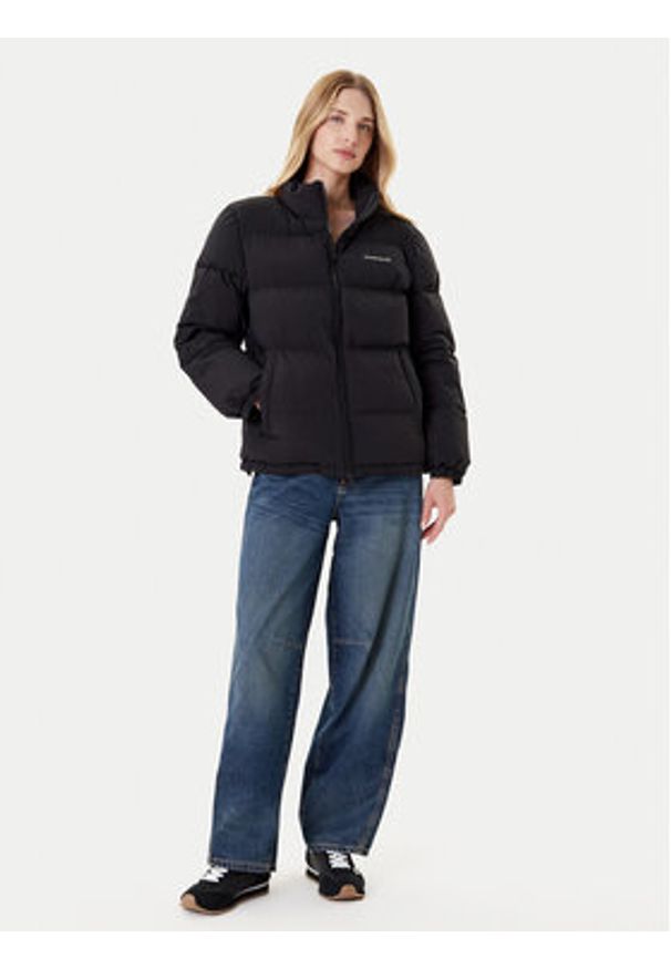 Guess Jeans Kurtka zimowa W4BL21 WGII2 Czarny Regular Fit. Kolor: czarny. Materiał: syntetyk. Sezon: zima