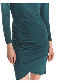 TOP SECRET - Sukienka damska gładka. Kolor: zielony. Materiał: dzianina. Długość rękawa: długi rękaw. Wzór: gładki. Typ sukienki: proste, kopertowe #5