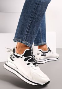 Renee - Białe Sneakersy na Platformie z Metaliczną Wstawką Constony. Kolor: biały. Obcas: na platformie #1