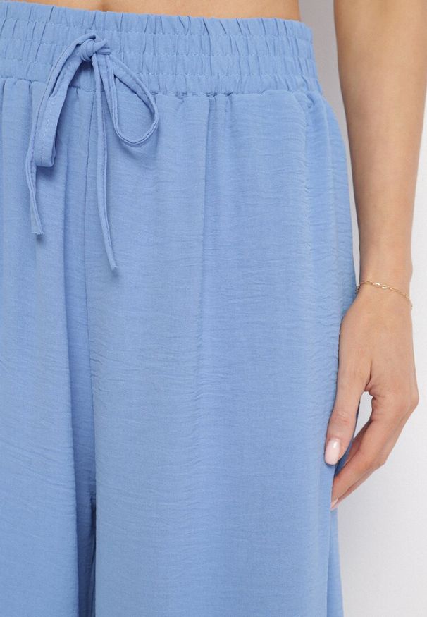 Born2be - Niebieskie Szerokie Spodnie Typu Palazzo z Wiązaniem Ulialitia. Okazja: na co dzień. Stan: podwyższony. Kolor: niebieski. Styl: casual, elegancki