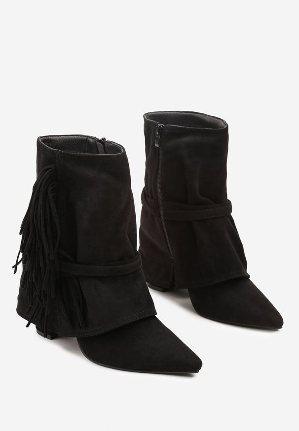 Renee - Czarne Botki Boho z Cholewką Imitującą Nogawkę i Frędzlami Zaslie. Okazja: na imprezę, na co dzień. Kolor: czarny. Materiał: skóra, jeans. Szerokość cholewki: normalna. Obcas: na obcasie. Styl: boho. Wysokość obcasa: średni