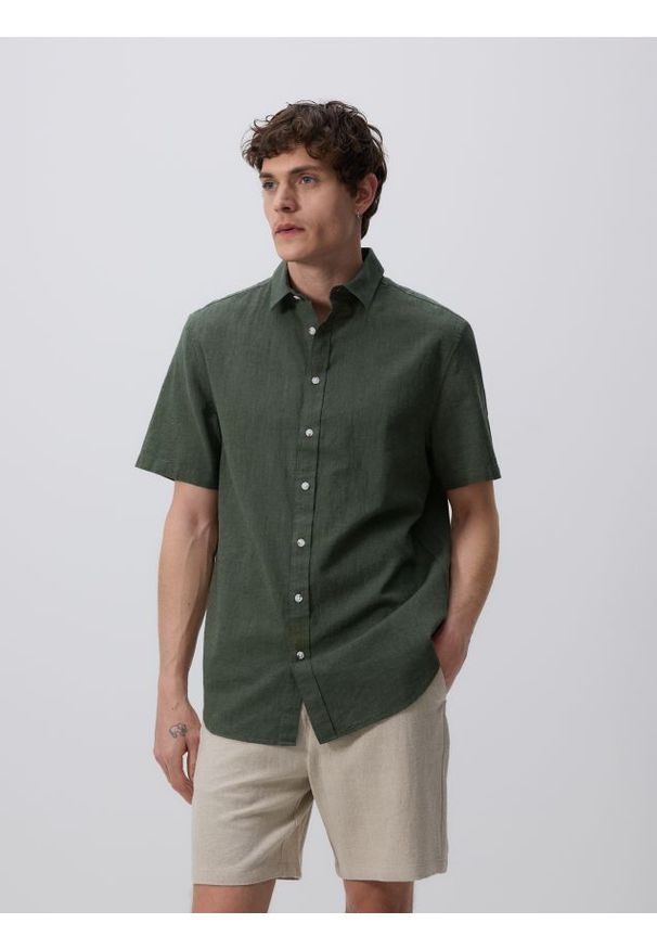 Reserved - Koszula regular z lnem - ciemnozielony. Kolor: zielony. Materiał: len
