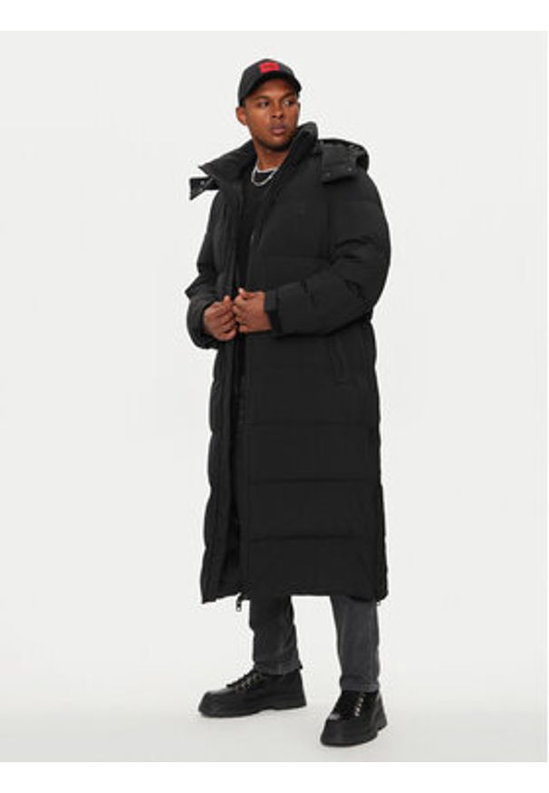 Hugo - HUGO Płaszcz zimowy Mikky2441 50521626 Czarny Regular Fit. Kolor: czarny. Materiał: syntetyk. Sezon: zima