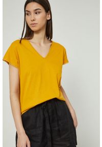 medicine - Medicine t-shirt bawełniany kolor żółty. Kolor: żółty. Materiał: bawełna. Długość rękawa: krótki rękaw. Długość: krótkie. Wzór: haft