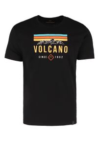 Volcano - T-shirt z printem T-ADVE. Kolekcja: plus size. Kolor: czarny. Materiał: bawełna, materiał, skóra. Długość rękawa: krótki rękaw. Długość: krótkie. Wzór: nadruk. Styl: klasyczny, elegancki