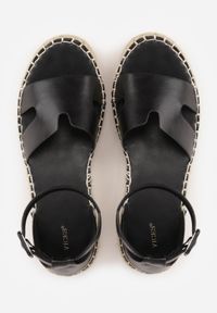 Renee - Czarne Sandały VICES na Platformie z Plecionką i Wycięciami Helimis. Zapięcie: sprzączka. Kolor: czarny. Materiał: koronka. Wzór: koronka. Sezon: lato. Obcas: na platformie #6