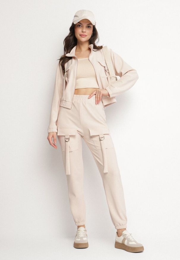 Born2be - Jasnobeżowy Komplet Dresowy Bluza Rozpinana i Spodnie Slim w Stylu Utility Telavienna. Kolor: beżowy. Materiał: dresówka