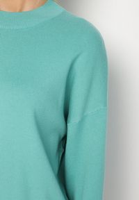 Born2be - Zielony Gładki Sweter z Rękawami Typu Nietoperz Ralanevia. Okazja: do pracy, na co dzień. Kolor: zielony. Wzór: gładki. Styl: casual #3