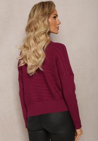 Renee - Bordowy Asymetryczny Sweter z Wełną Ozdobiony Tłoczeniem Aurorrsa. Kolor: czerwony. Materiał: wełna. Wzór: aplikacja #4