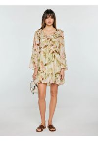 Big-Star - Sukienka damska mini z wiskozy w roślinny wzór Amisi 000. Okazja: na co dzień, na spacer. Typ kołnierza: dekolt w serek. Kolor: wielokolorowy. Wzór: nadruk, aplikacja, kwiaty. Materiał: wiskoza. Długość rękawa: długi rękaw. Sezon: lato. Styl: wakacyjny, casual. Długość: mini #1