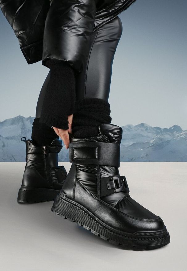 Born2be - Czarne Śniegowce Sportowe na Platformie Floipha. Okazja: na co dzień. Zapięcie: rzepy. Kolor: czarny. Materiał: jeans, puch. Sezon: zima. Obcas: na platformie. Styl: sportowy