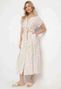 Born2be - Jasnobeżowa Bawełniana Sukienka w Kwiatki o Koszulowym Kroju z Wiązanym Paskiem Amondra. Okazja: na co dzień. Typ kołnierza: dekolt w kształcie V. Kolor: beżowy. Wzór: kwiaty. Typ sukienki: koszulowe. Materiał: bawełna. Długość rękawa: krótki rękaw. Sezon: wiosna, lato. Styl: casual, elegancki #1