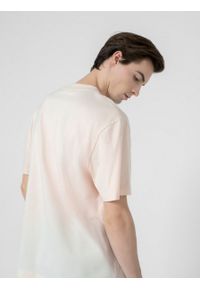 outhorn - T-shirt oversize z nadrukiem męski - kremowy. Okazja: na co dzień. Kolor: kremowy. Materiał: dzianina, bawełna. Wzór: nadruk. Styl: casual