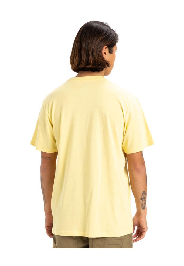Quiksilver - Koszulka z krótkim rękawem dla Mężczyzn LOCKED UP Żółty. Kolor: żółty. Materiał: materiał, bawełna. Długość rękawa: krótki rękaw. Długość: krótkie