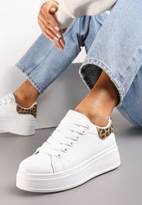 Renee - Białe Sneakersy na Platformie Ozdobione Kontrastową Wstawką Aviasta. Kolor: biały. Wzór: aplikacja. Obcas: na platformie #1