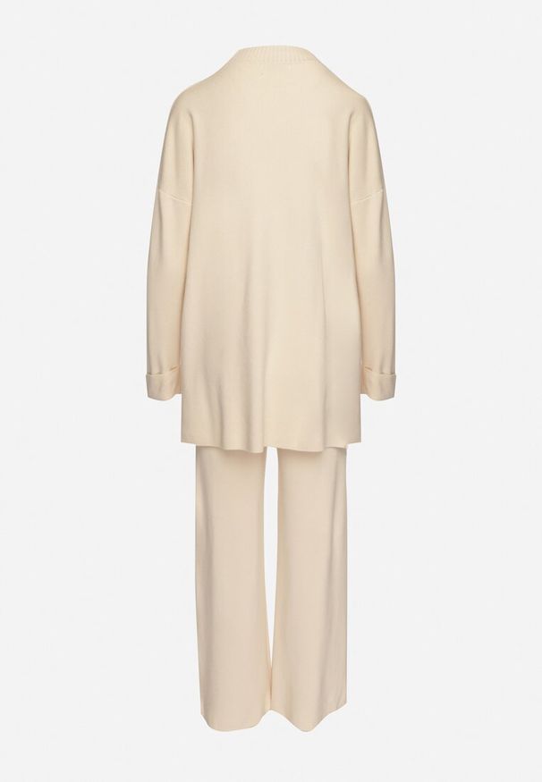 Born2be - Beżowy Dzianinowy 2-częściowy Komplet z Wiskozą Sweter z Półgolfem i Szerokie Spodnie Firizia. Kolor: beżowy. Materiał: wiskoza, dzianina