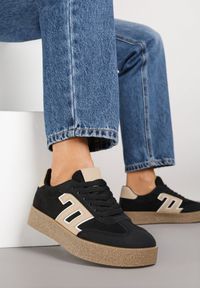 Renee - Czarne Sneakersy Ozdobione Geometrycznym Motywem Lanelise. Okazja: na co dzień. Kolor: czarny. Materiał: jeans. Wzór: aplikacja, geometria #5