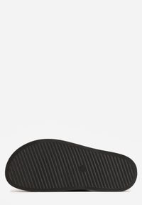 Born2be - Czarne Klapki Ozdobione Dwoma Klamrami Sthosaildy. Okazja: na spacer. Kolor: czarny. Materiał: satyna. Wzór: aplikacja. Sezon: lato. Styl: elegancki, boho #7