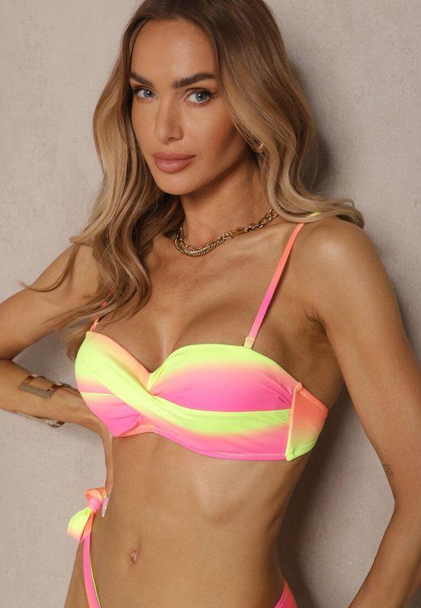 Renee - Fuksjowe Bikini Majtki Typu Figi i Biustonosz z Marszczeniem w Geometryczny Wzór Kinnira. Kolor: różowy. Wzór: geometria