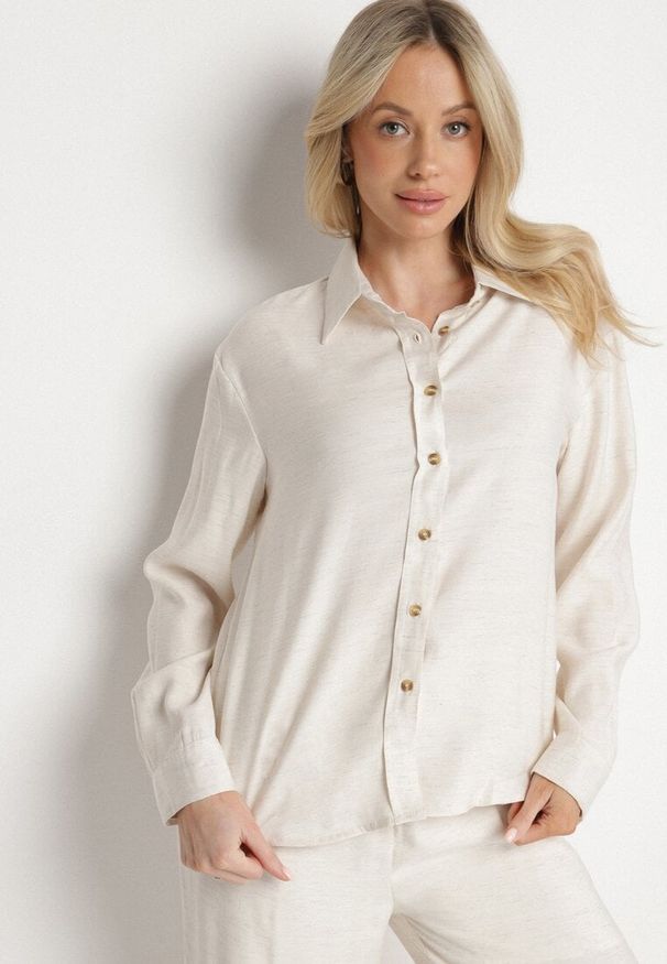 Born2be - Beżowa Wiskozowa Koszula w Klasycznym Stylu Nimiorella. Okazja: na co dzień. Typ kołnierza: kołnierzyk klasyczny. Kolor: beżowy. Materiał: wiskoza. Długość rękawa: długi rękaw. Długość: długie. Styl: klasyczny