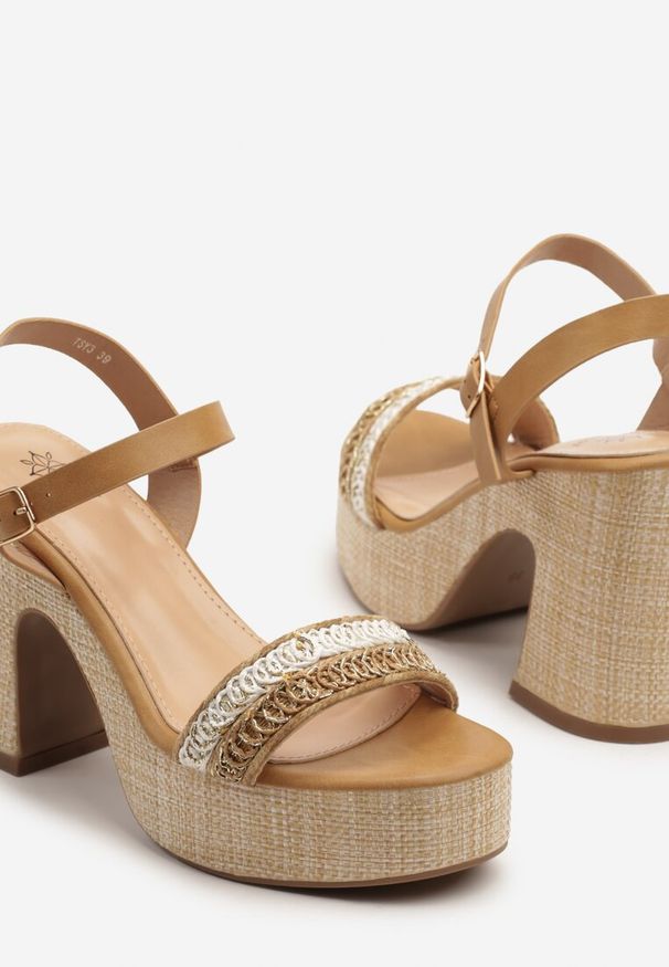 Renee - Brązowe Sandały na Słupku i Platformie z Plecionką Calio. Okazja: na co dzień. Zapięcie: sprzączka. Kolor: brązowy. Wzór: aplikacja. Obcas: na platformie. Styl: casual, boho, elegancki. Wysokość obcasa: średni