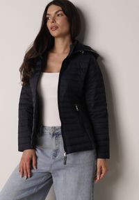 Born2be - Granatowa Pikowana Kurtka Przejściowa z Kapturem z Lamówką i Ściągaczami Zidara. Okazja: na spacer. Typ kołnierza: kaptur. Kolor: niebieski. Materiał: poliester, jeans, dresówka #4