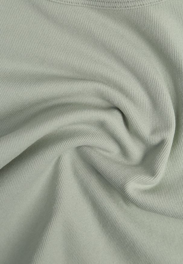 Born2be - Zielony Gładki T-shirt o Krótszym Kroju Errora. Okazja: na co dzień. Kolor: zielony. Materiał: materiał, jeans. Długość: krótkie. Wzór: gładki. Styl: casual