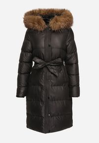 Born2be - Czarna Długa Pikowana Kurtka z Kapturem Odpinanym Futerkiem i Paskiem w Talii Serenira. Okazja: na spacer. Typ kołnierza: kaptur. Kolor: czarny. Materiał: futro. Długość: długie. Styl: elegancki #4