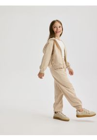 Reserved - Bluza z kapturem - beżowy. Typ kołnierza: kaptur. Kolor: beżowy. Materiał: bawełna, dzianina #1