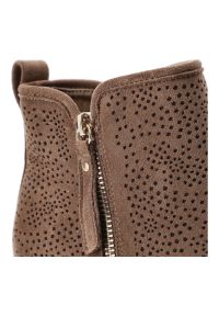 Brązowe Botki S.Barski Modne Obuwie Damskie W Stylu Boho. Kolor: brązowy. Materiał: materiał, syntetyk. Szerokość cholewki: normalna. Wzór: ażurowy, aplikacja. Sezon: wiosna, jesień. Obcas: na obcasie. Styl: boho. Wysokość obcasa: średni #6