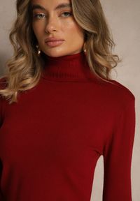 Renee - Bordowy Golf Dopasowany Ungase. Typ kołnierza: golf. Kolor: czerwony. Materiał: tkanina, jeans. Długość rękawa: długi rękaw. Długość: długie. Sezon: zima, jesień #5