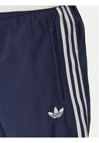 Adidas - adidas Spodnie dresowe Firebird Woven KE1370 Granatowy Regular Fit. Kolor: niebieski. Materiał: syntetyk #4