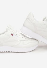 Renee - Białe Sneakersy Cheneda. Kolor: biały. Szerokość cholewki: normalna. Wzór: aplikacja #2