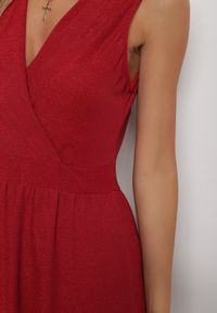 Renee - Czerwona Sukienka Sematea. Kolor: czerwony. Wzór: aplikacja. Typ sukienki: kopertowe, rozkloszowane. Styl: elegancki. Długość: maxi #4