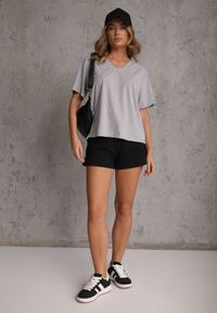 Renee - Szary T-shirt Bawełniany z Dekoltem w V Adozixie. Okazja: na co dzień. Kolor: szary. Materiał: bawełna. Styl: street, casual #3