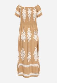 Born2be - Ciemnobeżowa Sukienka o Kroju Hiszpanki Zdobiona Orientalnym Wzorem Aravine. Okazja: na co dzień. Typ kołnierza: dekolt hiszpanka. Kolor: beżowy. Materiał: jeans. Długość rękawa: krótki rękaw. Wzór: aplikacja. Sezon: lato. Styl: casual, elegancki #4