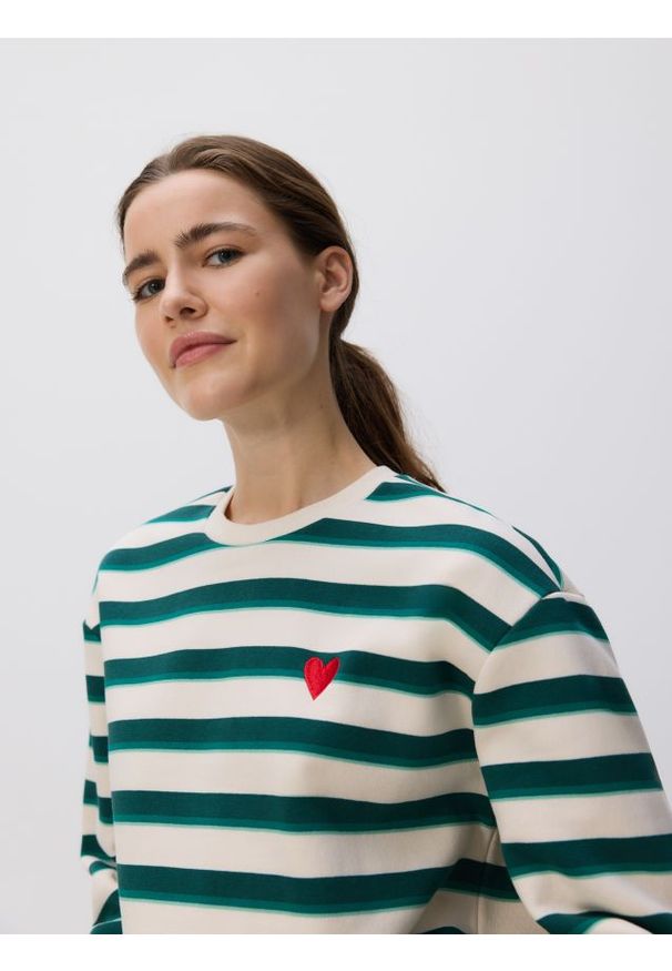 Reserved - Bluza z drobnym haftem - ciemnozielony. Kolor: zielony. Materiał: bawełna, dzianina. Wzór: haft