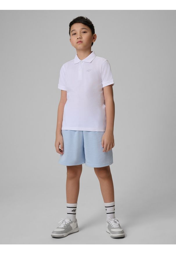 4f - 4F Koszulka polo regular chłopięca - biała 152 (11-12 lat). Okazja: na co dzień, na uczelnię. Typ kołnierza: polo. Kolor: biały. Materiał: dzianina, bawełna. Wzór: ze splotem. Sezon: lato. Styl: casual, elegancki, sportowy, klasyczny